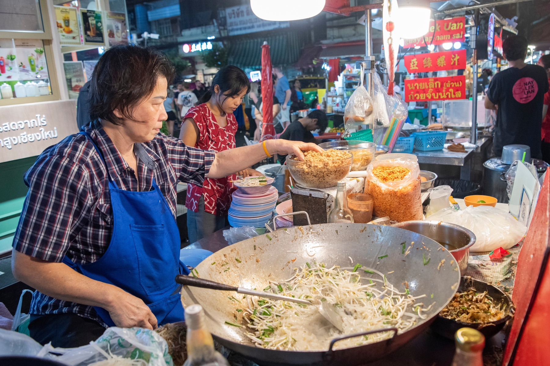 Streed food, pad thai