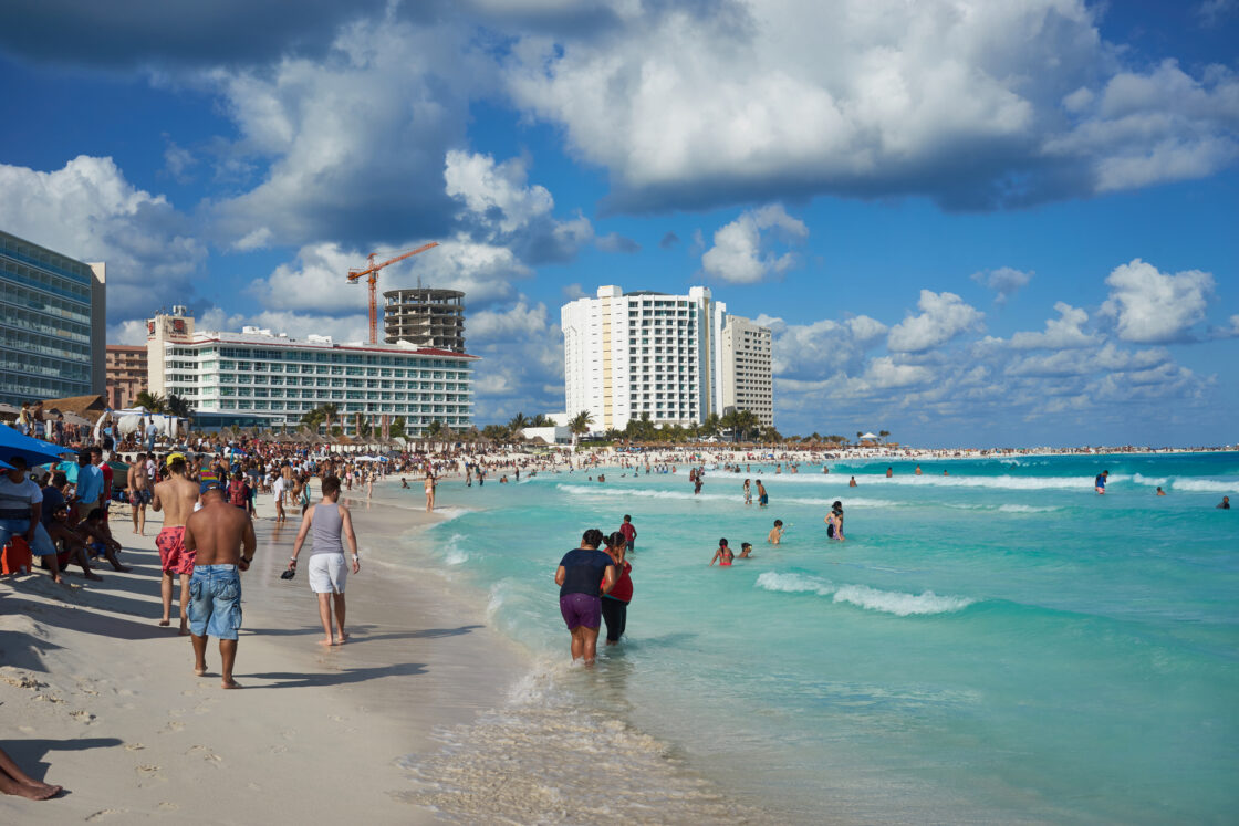 Cancún’s Hotel Zone: Beach Parties, Rooftop Bars and Non-Stop Nightlife