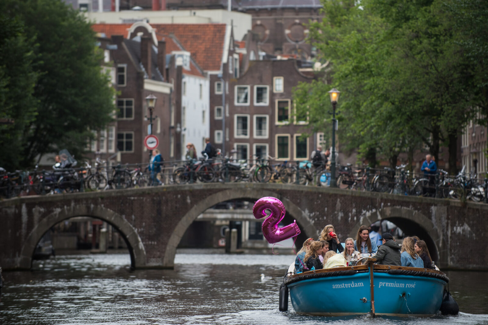 dutch canal boat with kids amsterdan
